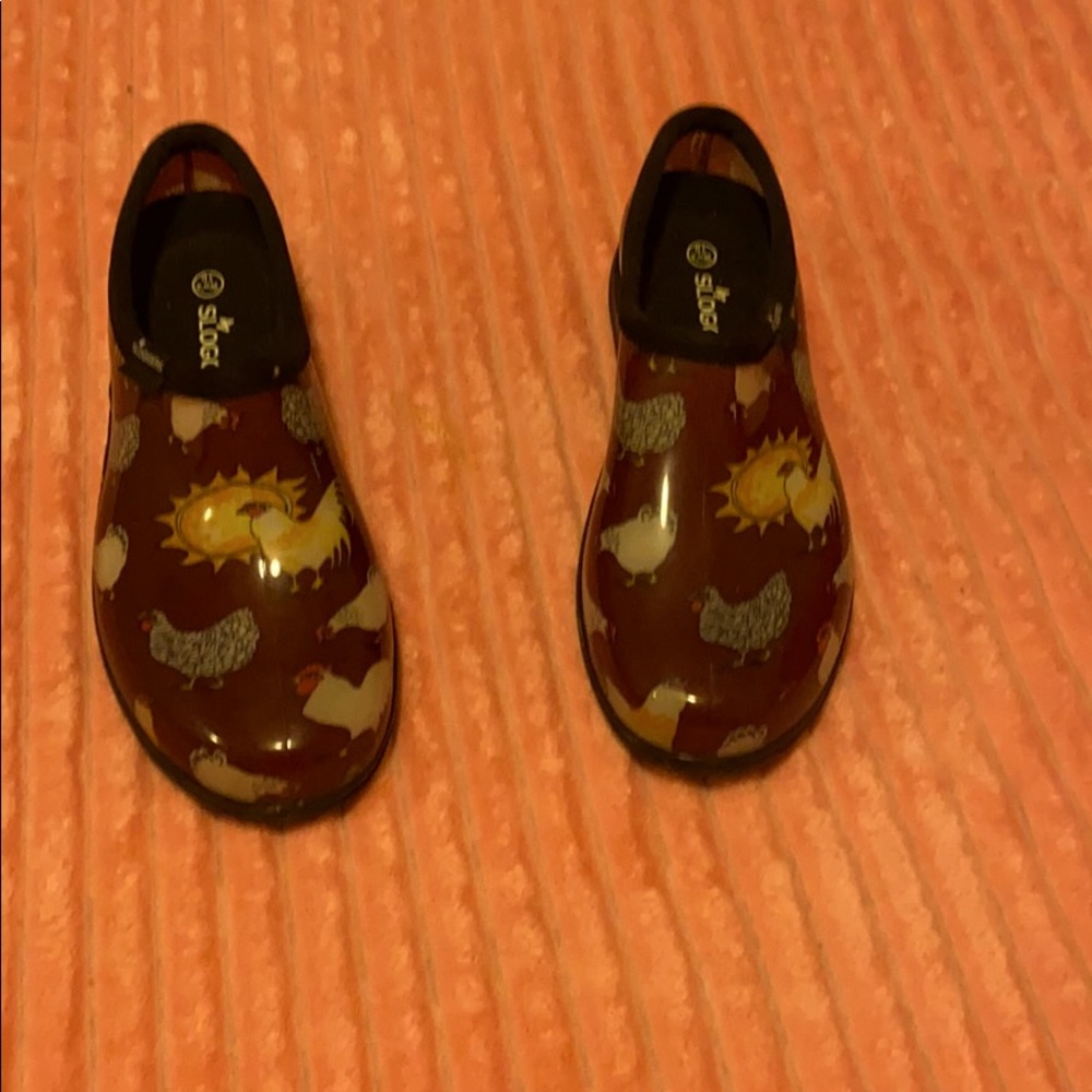 Rain shoes